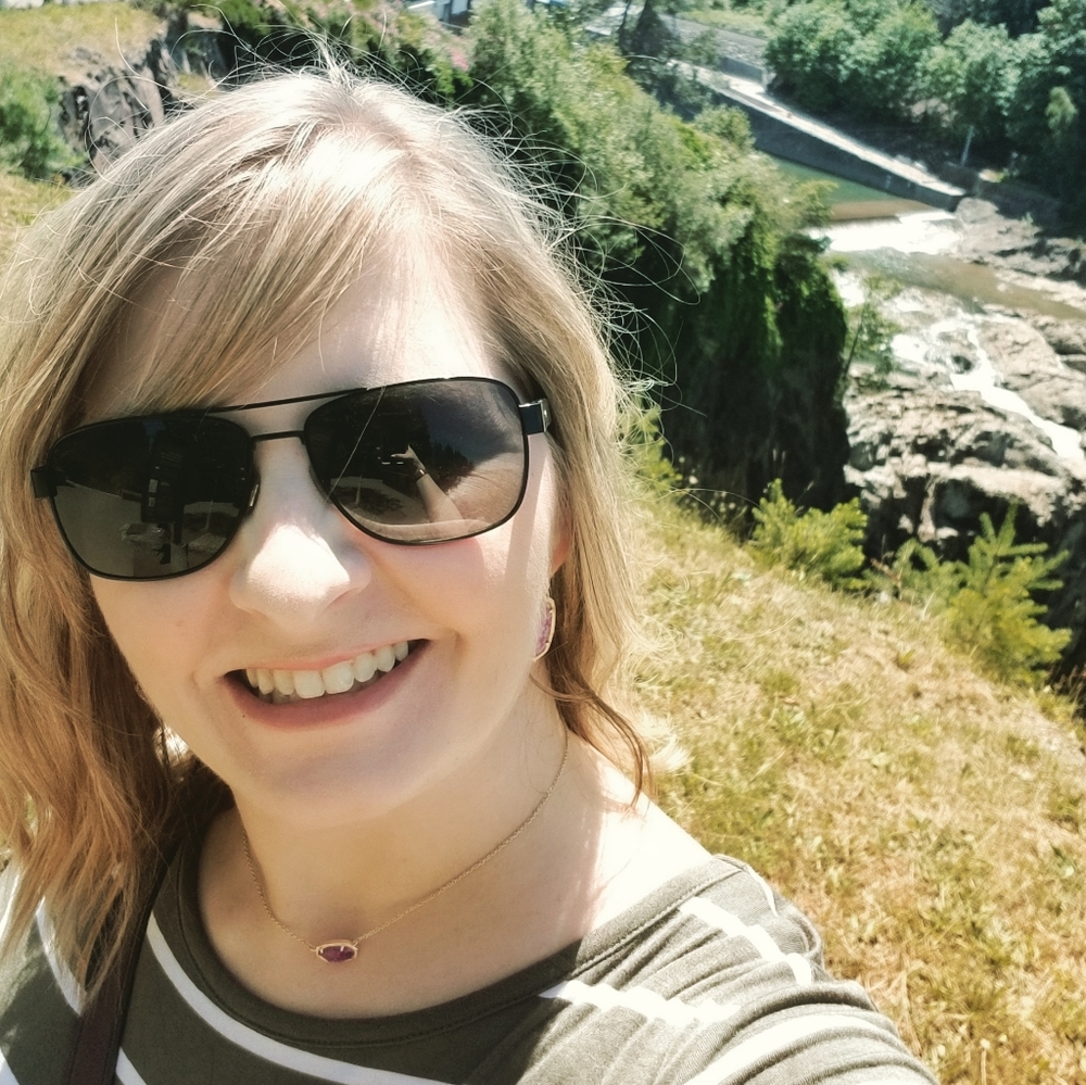 Meet your Posher, Elizabeth